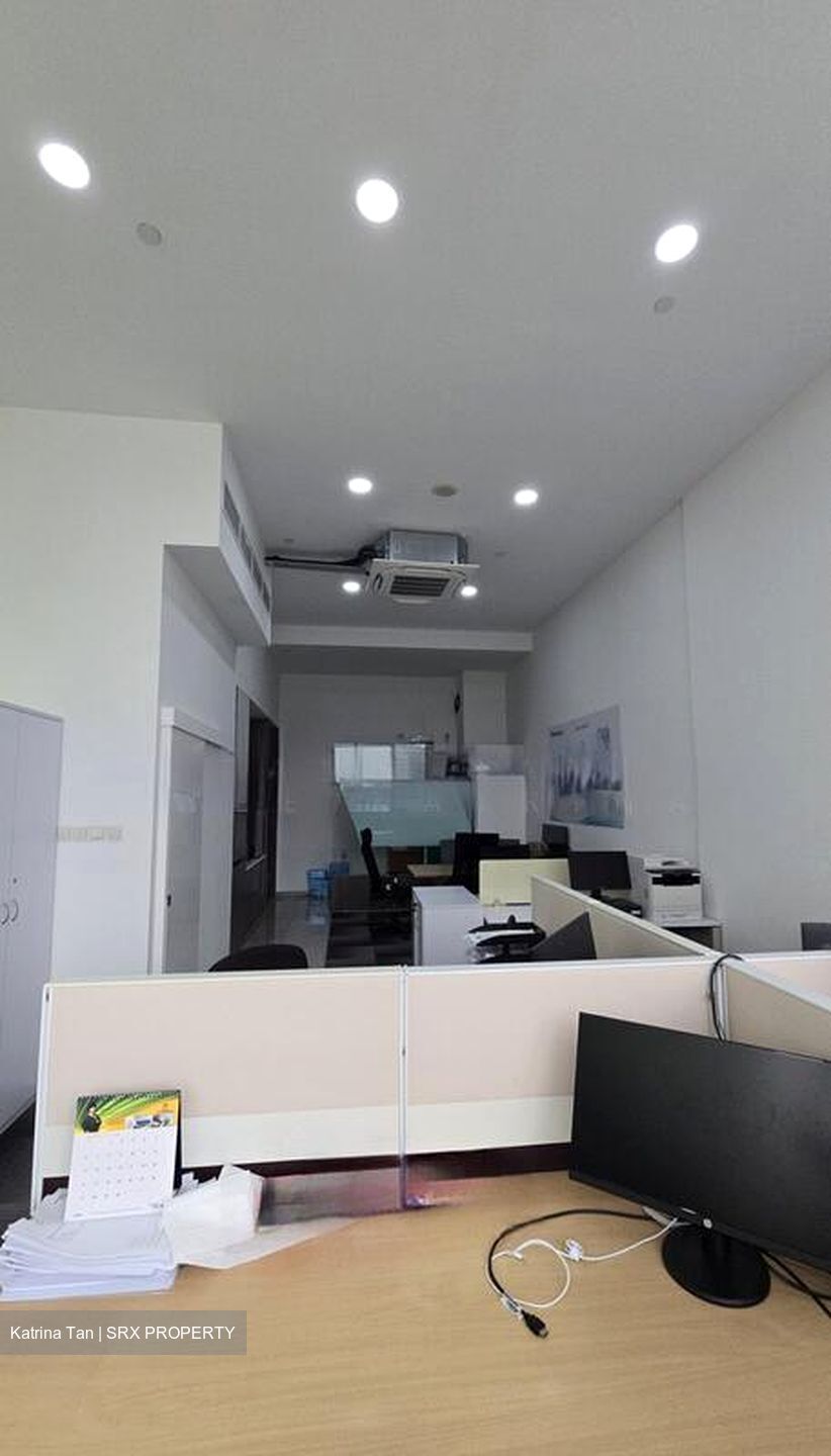 High Street Centre (D6), Office #521086111